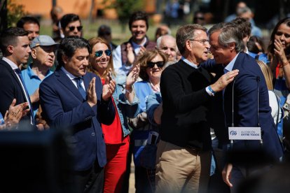 Núñez Feijóo va fer ahir campanya amb l’alcaldable d’Alcorcón.