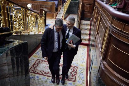 Fernando Grande-Marlaska, al costat del portaveu del PSOE, Patxi López, ahir al Congrés.