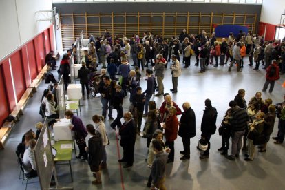 Imatge d’arxiu de les cues registrades durant la consulta del 9 de novembre del 2014 en un institut de Barcelona.