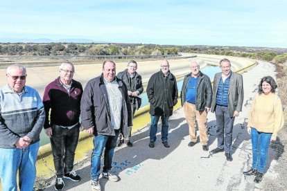 Los alcaldes en el punto de conexión al canal Segarra-Garrigues.