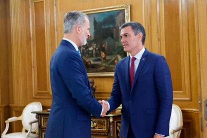 El rei Felip VI rep el secretari general del PSOE, Pedro Sánchez, durant la ronda de consultes prèvies a proposar un candidat a presidir el govern espanyol

Data de publicació: dimarts 22 d'agost del 2023, 13:10

Localització: Madrid

Autor: Casa Reial