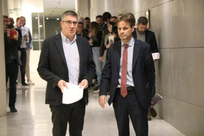 El portaveu del PSOE al Congrés, Patxi López, amb el president d'Unides Podem a la cambra baixa, Jaume Asens, als passadissos del Congrés abans de registrar la reforma de la sedició

Data de publicació: divendres 11 de novembre del 2022, 10:29

Localització: Madrid

Autor: Andrea Zamorano