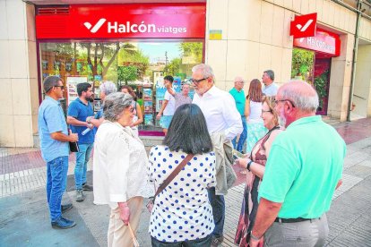 Larrosa va conversar amb els veïns de la Zona Alta.