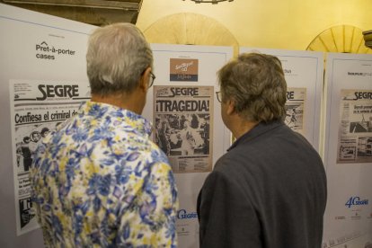 Alguns dels visitants a la inauguració de l’exposició.