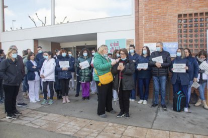 Imagen de archivo del pasado mes de enero en el CAP de Tàrrega en una jornada de huelga.