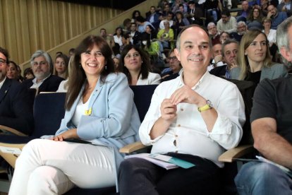 La president de Junts, Laura Borràs, al costat de Jordi Turull.