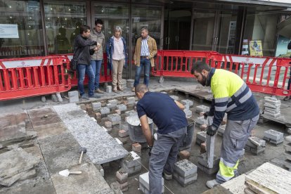 Millora del paviment en carrers per als vianants