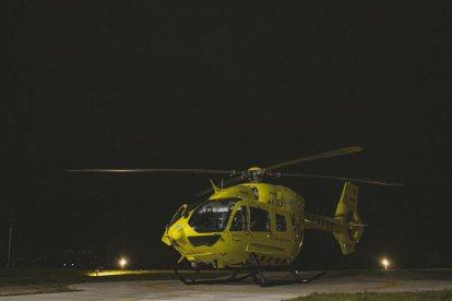 Imagen del helicóptero que hizo el vuelo nocturno.