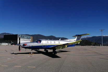 Uno de los aparatos que ha aterrizado estos días en el aeropuerto de La Seu d’Urgell.