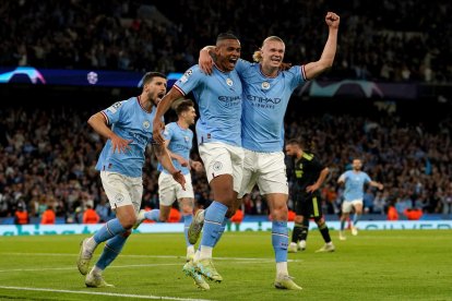 Los jugadores del City festejan la clasificación para la final.