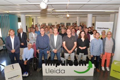 Foto de família dels assistents ahir al congrés fundacional d’Impulsem Lleida.