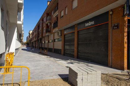 La plataforma única de la calle Girona va desde la calle Jeroni Pujades hasta Camí de Corbins. 