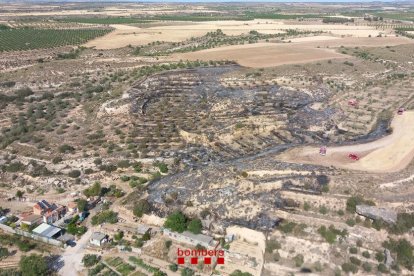 Vista aérea del incendio en este municipio del Segrià. 