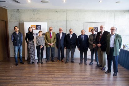 Miembros del grupo Compromesos amb el Futur de Lleida, ayer tras su última reunión.