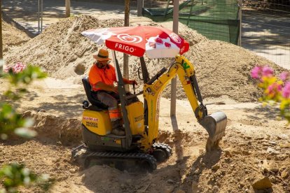 Trabajando con parasol en los Camps Elisis de Lleida.