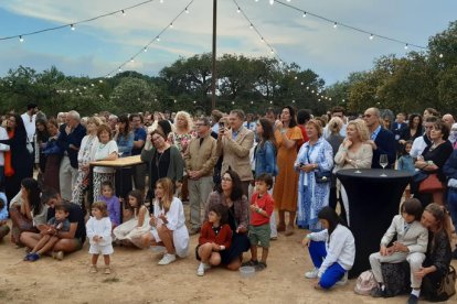 Público ayer en la Era del Guino, en la Vinya dels Artistes del Mas Blanch i Jové, en la inauguración.