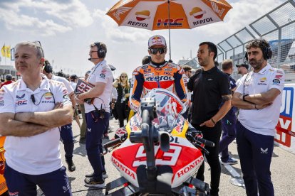 Marc Márquez, ahir abans de la sortida de la cursa esprint a Sachsenring.