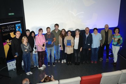 Els premiats i les autoritats, ahir en la clausura del festival lleidatà.