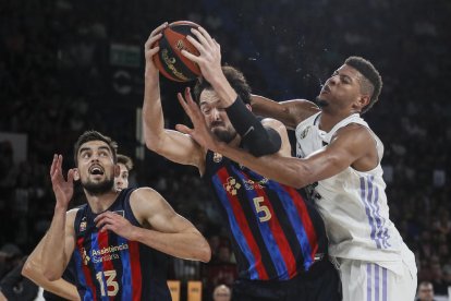 Sertac Sanli, el mejor ayer de los azulgrana, se topó de nuevo con Walter Tavares, decisivo.