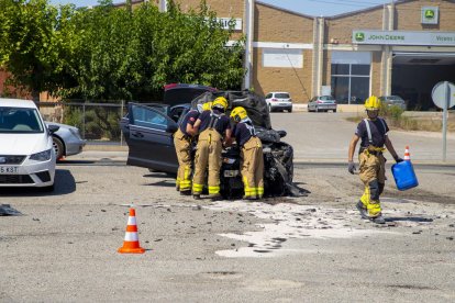 Un dels vehicles implicats ahir en un accident a l'N-II a Torres de Segre