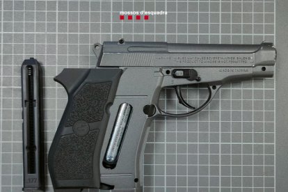 Pistola de aire comprimido utilizada en los tres robos