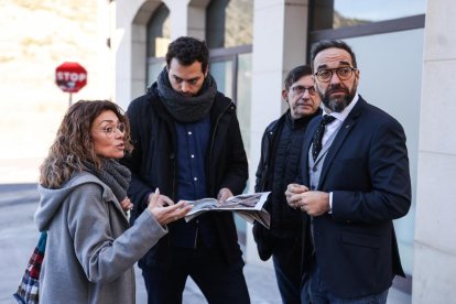 El conseller de Territori, Juli Fernàndez, de visita a Camarasa.