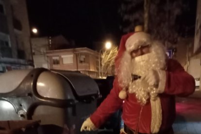 El Pare Noel, amb la brossa.