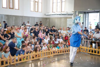 El Mercat del Pla acoge el circo 'Full House' de Eléctrico 28 en el marco del Estiu en Viu