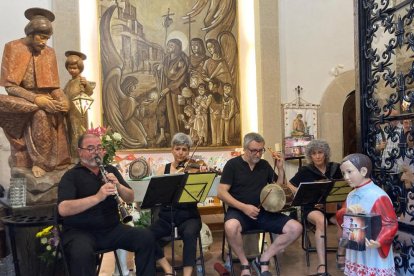 El grup de música tradicional Guerrilla Folk actua al Peu del Romeu