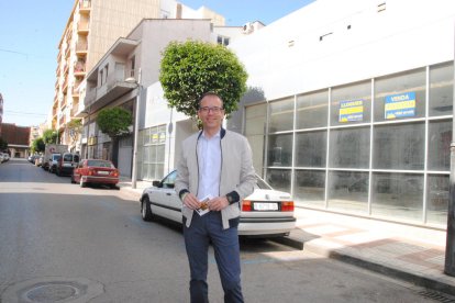 Marc Solsona, ante las instalaciones de la antigua Seat. 