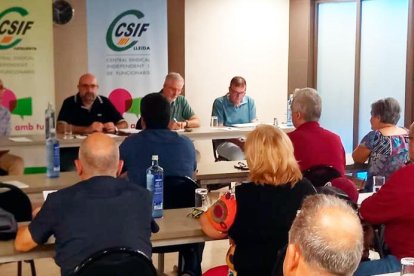 Reunió del president del CSIF amb afiliats de Lleida ahir.