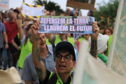 Clamor multitudinario en Tarragona para pedir la paralización del proyecto de Hard Rock