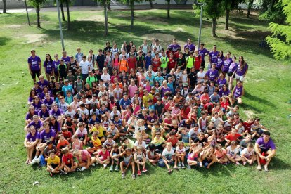 Foto de familia de los participantes en el segundo turno de las Estades d’Estiu que organiza el ayuntamiento de Alpicat.