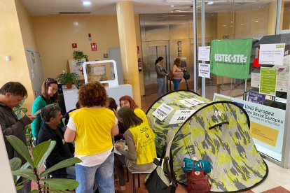 USTEC-STEs 'acampa' a la delegació d'Educació