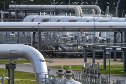 Una vista general de los sistemas de tuberías y dispositivos de cierre en una estación receptora de gas del Nord Stream 2.