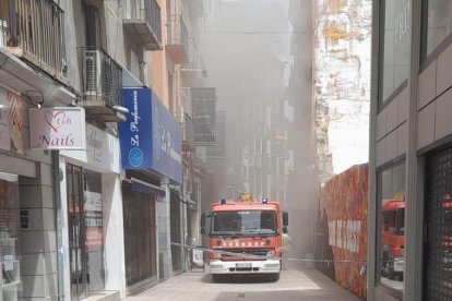 Incendi en una sabateria de l'Eix Comercial de Lleida