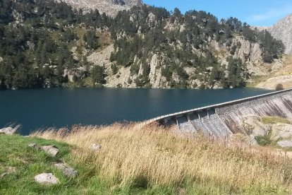 L'estany de Restanca i la seua presa.