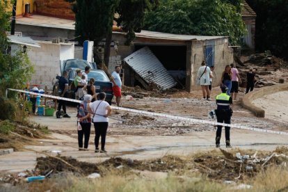 Les fortes pluges van inundar els carrers i diversos habitatges.