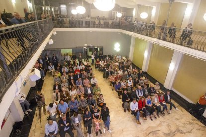 La sesión informativa tuvo lugar en la sala Alfred Perenya y congregó a más de un centenar de personas. 