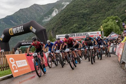 El moment de la sortida de la cursa masculina de la prova de la Vall de Boí.