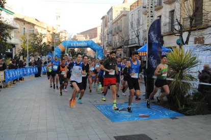 Momento de la salida de la tradicional Cursa de l’Indiot, ayer en Mollerussa.