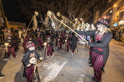 Agramunt. Fins a 30 comparses van desfilar ahir en la 37 edició del Carnaval d’Agramunt.