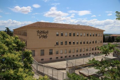 La renovació de la coberta de l’institut Màrius Torres de Lleida és una de les actuacions previstes.