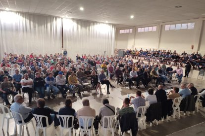 El Manifest del Gran Urgell celebró una concurrida reunión en Miralcamp para analizar la situación.