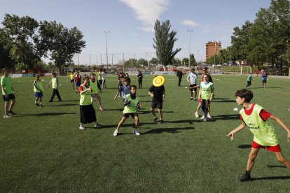 L’ultimate frisbee, amb el disc volador, va ser un dels jocs que incloïa la jornada esportiva.