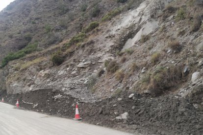 La carretera C-147 a Alt Àneu va quedar reoberta dijous després del despreniment de roques.