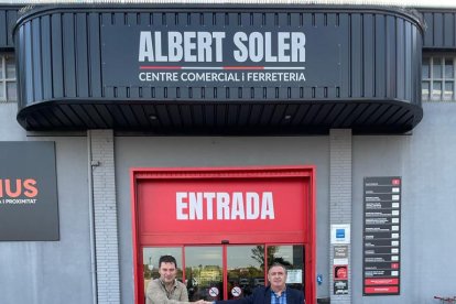 Ferreteria Albert Soler muestra su apoyo al maratón de Lleida.