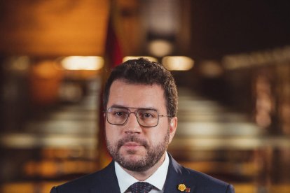 El president Pere Aragonès durante su mensaje de Navidad desde la Biblioteca Nacional de Catalunya.