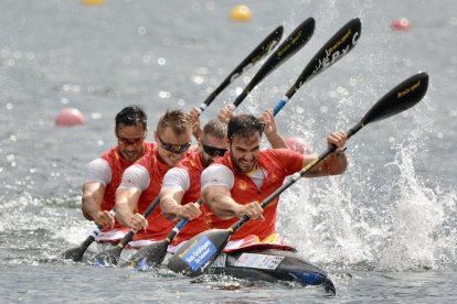 Craviotto lidera el quartet espanyol durant la final a Duisburg.