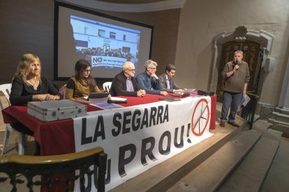 L’Auditori de Cervera va acollir l’acte sobre els projectes energètics.